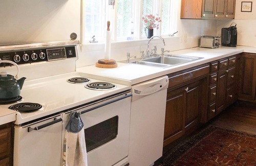 Palmyra House | Historic Farmhouse on 100 acres