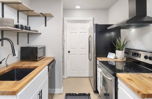 Fairview Place House | Historic Hideaway Bungalow - Walk to Golf + DT PHX