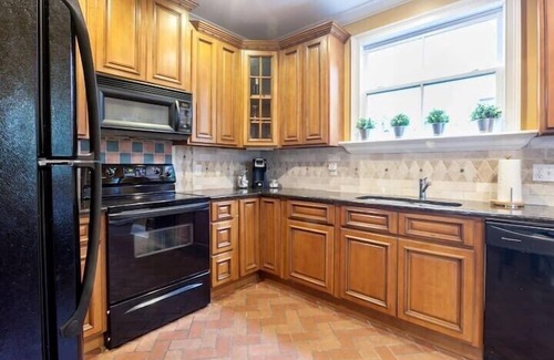 Springfield Apartment | Historic House + ADU Complex - Sleeps up to 21!