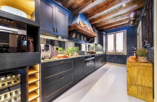 Venice Apartment | HISTORIC LUXURY MANSION IN DORSODURO & ICONIC ART COLLECTION, WATERFRONT VIEWS