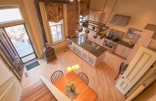 Lafayette Square House | Historic luxury retreat