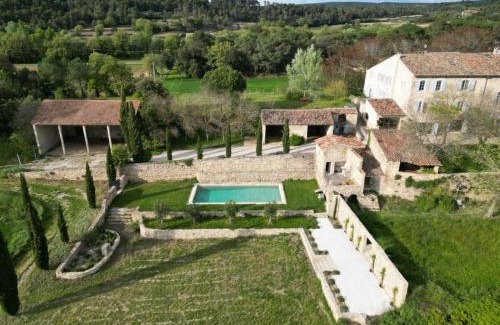 La Tour-d'Aigues House | Historic Mansion In Provence Vineyards