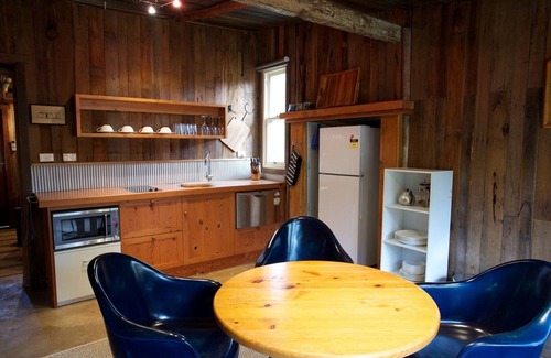 Howqua Cabin | Historic Miners Cottage on Howqua River