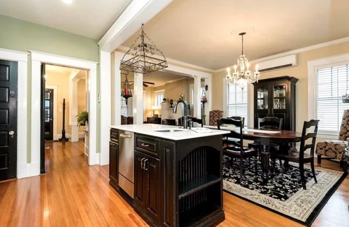 Historic District House | Historic Row Home 1 Block from Gate 1 at USNA!