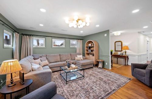 Williamstown House | Historic Simmons Estate sleeps 20