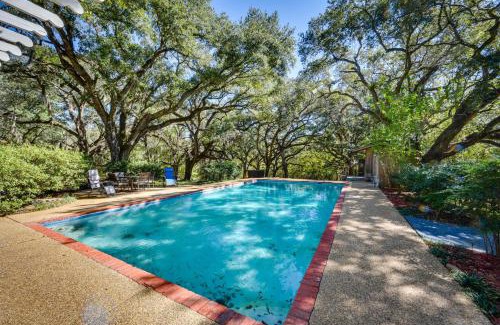 Pinckneyville House | Historic Woodville Estate with Pool Pets Welcome!