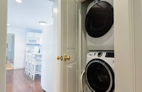 Saugatuck House | Historical Charm-Saugatuck City-Sleeps 8