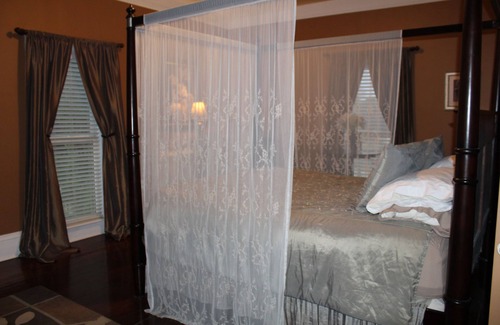 South Haven Bed & Breakfast | Historical Monroe Manor - Master Room