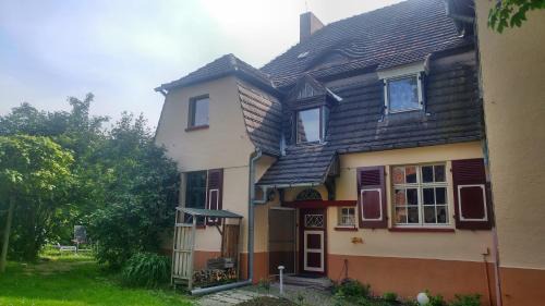 Stobnitz Apartment | Historische Schule "Ferienwohnung Pauline" I&II