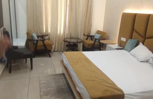 Hapur Hotel | hitkari palace