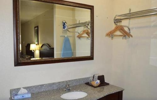 Kiowa Hotel | HiWay Inn Express - Kiowa