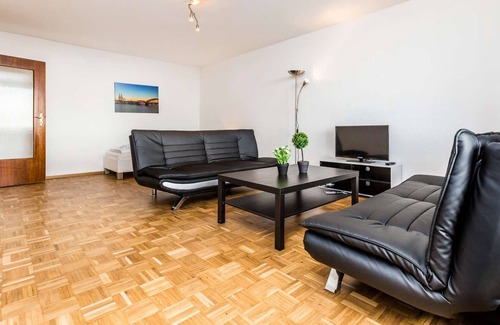 Bensberg Apartment | HÖ01 large apartment with dryer and washing machine