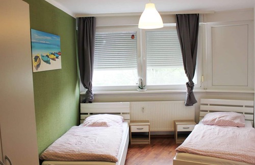 Bensberg Apartment | HÖ01 large apartment with dryer and washing machine