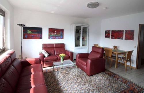 Refrath Apartment | HÖ01 large apartment with dryer and washing machine