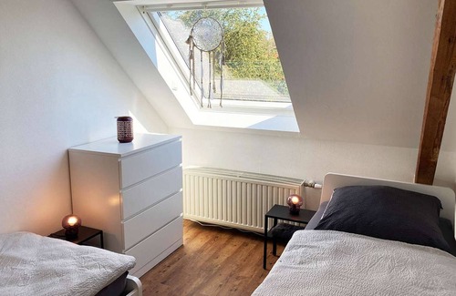 Bedburg-Hau Apartment | HÖ01 large apartment with dryer and washing machine