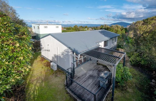 Kuratau House | Hoani Honey - Kuratau Holiday Home