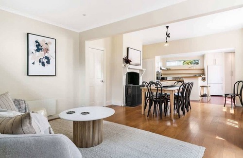 New Town House | Hobart Heritage Home - Close to CBD & Airport