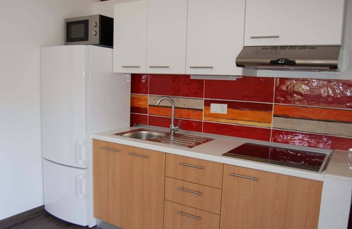 Verunic House | Holiday Home in Verunic near the Sea