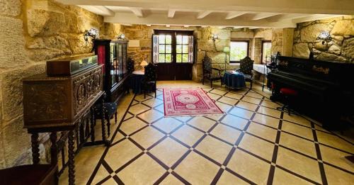 Sabaris Villa | Holibai, O Canizo, Retroceder En La Historia Y El Tiempo