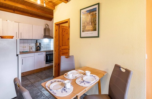 Feldberger Seenlandschaft House | Holiday Home 'Ferienhaus Mine Hüsung' with Private Terrace, Shared Garden and Wi-Fi