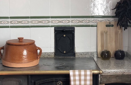 Pinilla de los Barruecos House | Holiday Home 'Chanin I' with Mountain View, Private Terrace and Wi-Fi