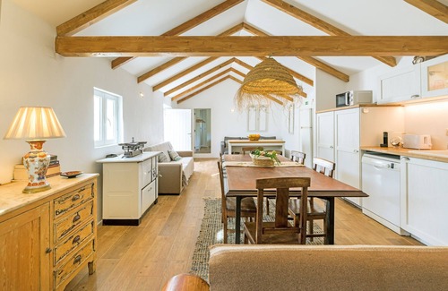 Santa Margarida da Serra House | Holiday Home 'Monte Da Venda De Baixo' with Mountain View, Private Pool and Wi-Fi