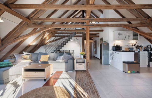 Schirgiswalde-Kirschau Apartment | Holiday Apartment 'Haus Madlen' with Mountain View and Wi-Fi