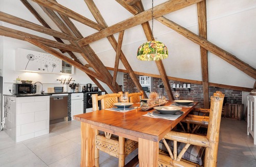 Schirgiswalde-Kirschau Apartment | Holiday Apartment 'Haus Madlen' with Mountain View and Wi-Fi