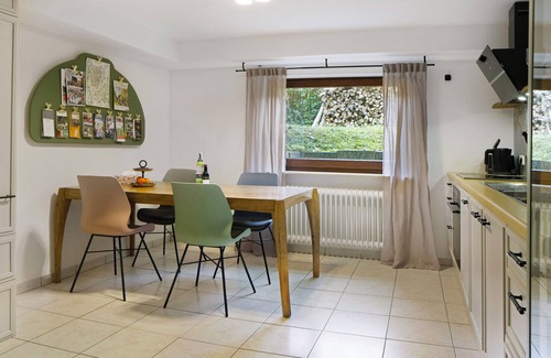 Ihringen Apartment | Holiday Apartment "Dreiländereck Am Kaiserstuhl" with Private Garden & Wi-Fi