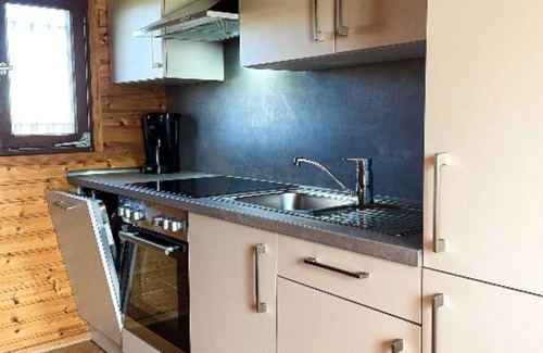 Wesselburenerkoog Apartment | Holiday Apartment 'Holzhaus' with Private Terrace, Garden and Wi-Fi