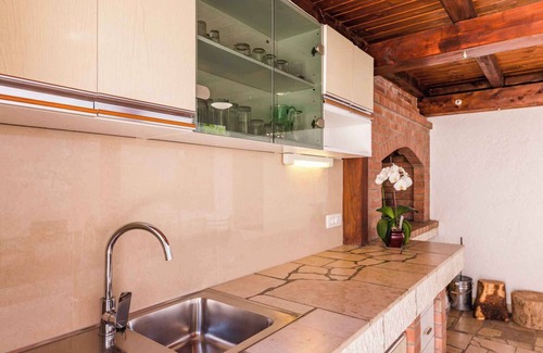 Povile Apartment | Holiday apartment with sea view and gazebo