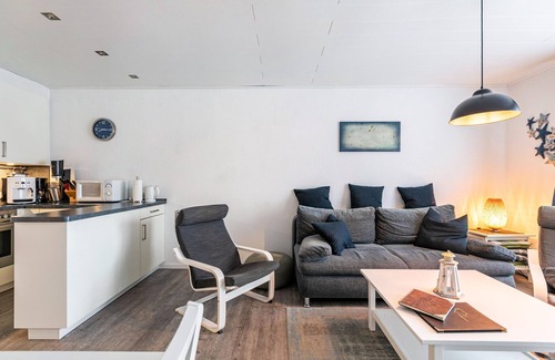Friedrichskoog-Spitze Apartment | Holiday Apartment Silbermöwe with Balcony and Wi-Fi