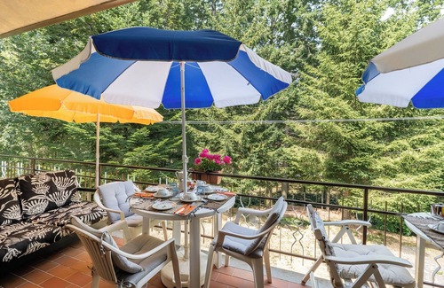 Villa Bascilica Apartment | Holiday Apartment "Licia" with Breakfast, Private Terrace, Balcony & Wi-Fi