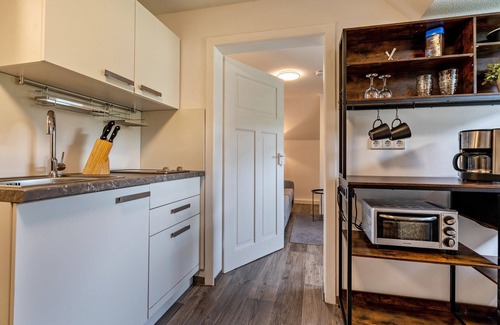 Krauschwitz Apartment | Holiday Apartment "Am Wald Dachgeschoss" with Shared Terraces, Shared Garden & Wi-Fi