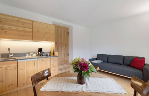 Pfalzen Apartment | Holiday Apartment 'Ansitz Baumannhof Mitte' with Mountain View, Shared Garden and Wi-Fi