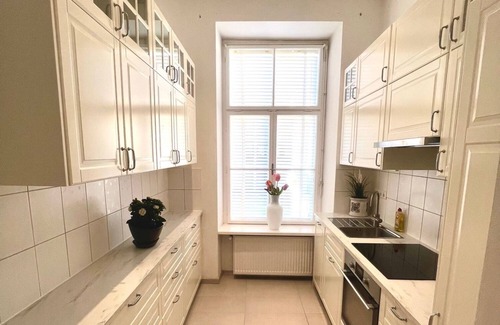 Baden Apartment | Holiday Apartment "Schickes Baden Bei Wien" with Shared Garden & Wi-Fi