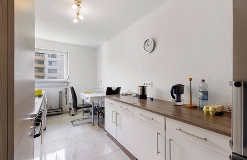 Eningen Apartment | Holiday Apartment 'Bright, Quiet Attic Apartment' with Balcony and Wi-Fi