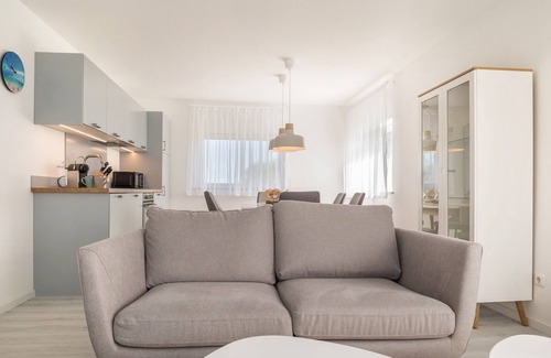 Dierhagen Ost Apartment | Holiday Apartment 'Strandnahe Ferienwohnung 3' with Garden & Wi-Fi