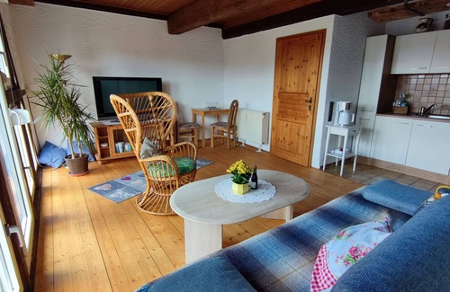 Welschneudorf Apartment | Holiday Apartment 'Uschi' with Pool, Shared Garden and Wi-Fi