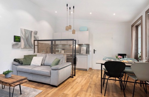 Strohen Apartment | Holiday Apartment "Eichengeflüster Waldhütte" with Large Covered Terrace in Ströhen