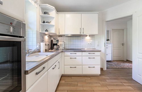 Breklum Apartment | Holiday Apartment 'Ferienhaus Christine' with Private Terrace, Private Garden and Wi-Fi