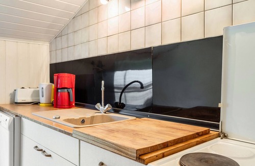 Ludershagen House | Holiday Apartment 'Kranichblick' with Private Garden, Balcony and Wi-Fi