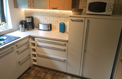 Korbecke Apartment | Holiday Apartment 'Stork' with Shared Garden