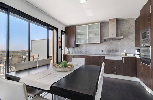 Apulia Apartment | Holiday Apartment 'Sublime Mundo' with Shared Pool, Balcony & Wi-Fi