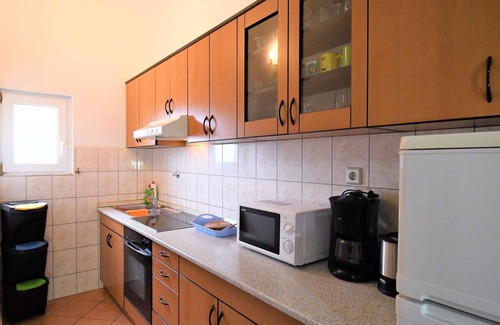 Lopar Apartment | Holiday apartment with barbecue and children's playground