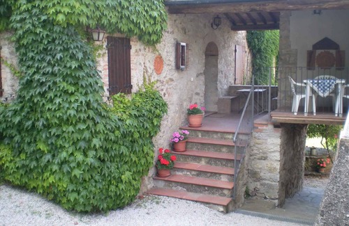 Montieri Apartment | Holiday apartment with a terrace and parking