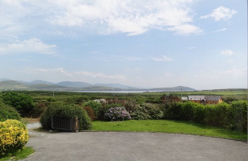 Ventry Cottage | Holiday cottage with large private garden