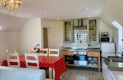 Louth Cottage | Holiday Cottage with pool, sleeps 6