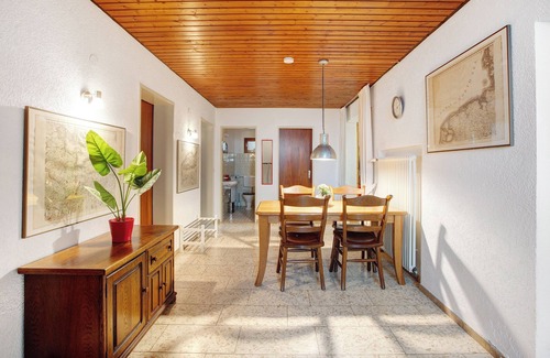 Altglashutten House | Holiday Home 'Haus vor Anker' with Mountain View, Private Garden & WiFi