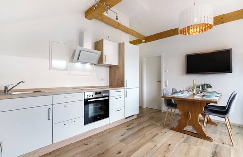 Leiselheim Apartment | Holiday Apartment 'Traube' with Shared Terrace, Shared Garden and Wi-Fi